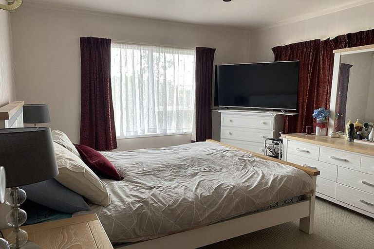 Photo of property in 2/32 Highland Park Drive, Highland Park, Auckland, 2010