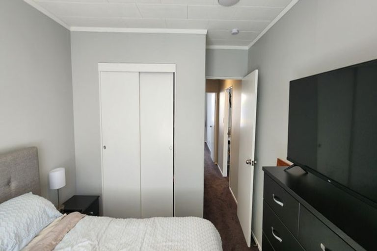 Photo of property in 2/80 Airlie Road, Plimmerton, Porirua, 5026