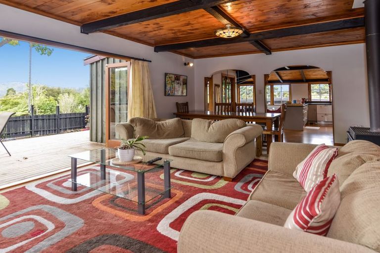 Photo of property in 5 Staley Road, Parau, Auckland, 0604