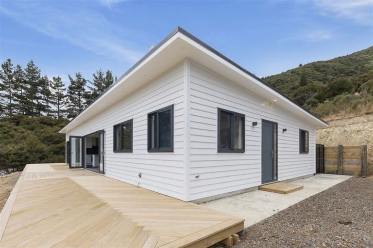 Photo of property in 1331a Coast Road, Wainuiomata Coast, Wainuiomata, 5373