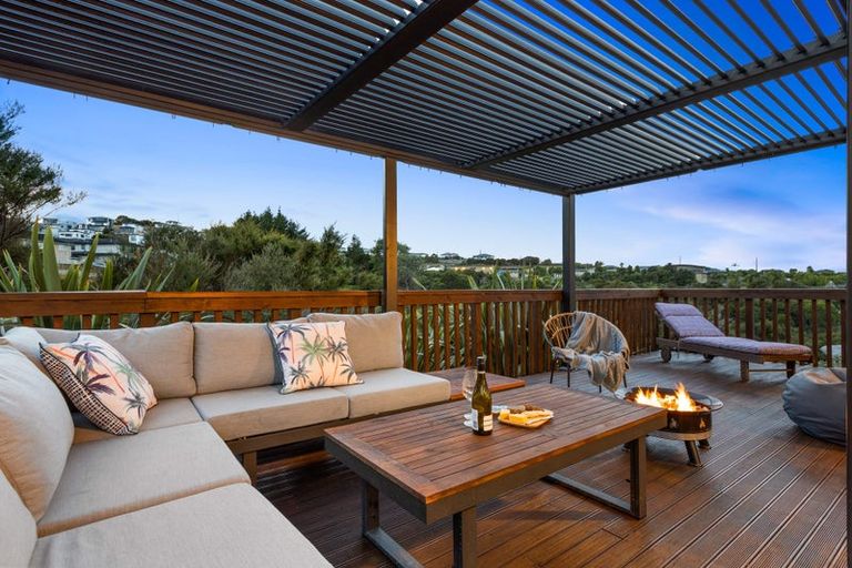 Photo of property in 9 Taraire Place, Orewa, 0931