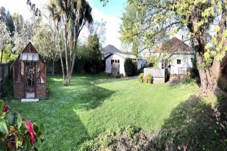 Photo of property in 11 Woodville Street, Edgeware, Christchurch, 8013