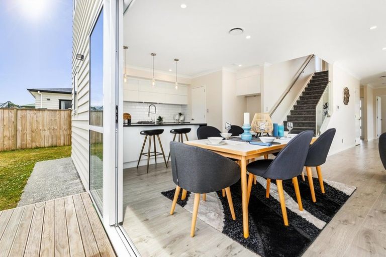 Photo of property in 30 Jane Maree Road, Kumeu, 0810