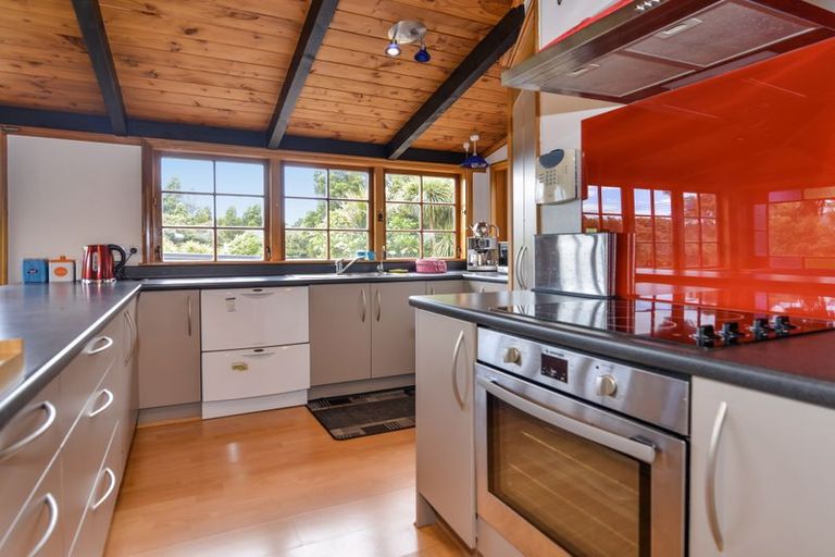 Photo of property in 5 Staley Road, Parau, Auckland, 0604