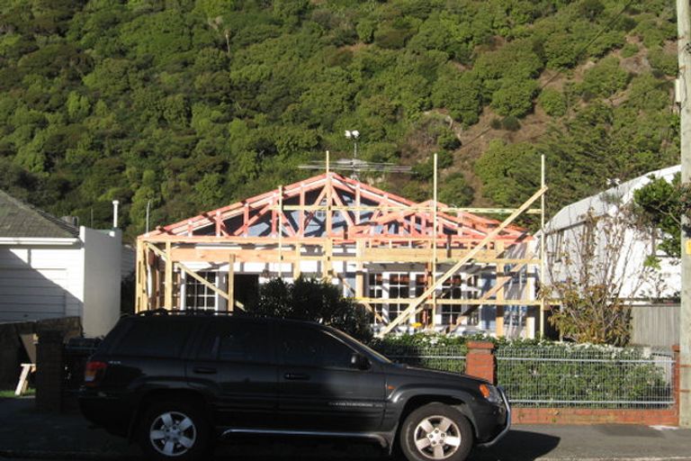 Photo of property in 77 Oroua Street, Eastbourne, Lower Hutt, 5013