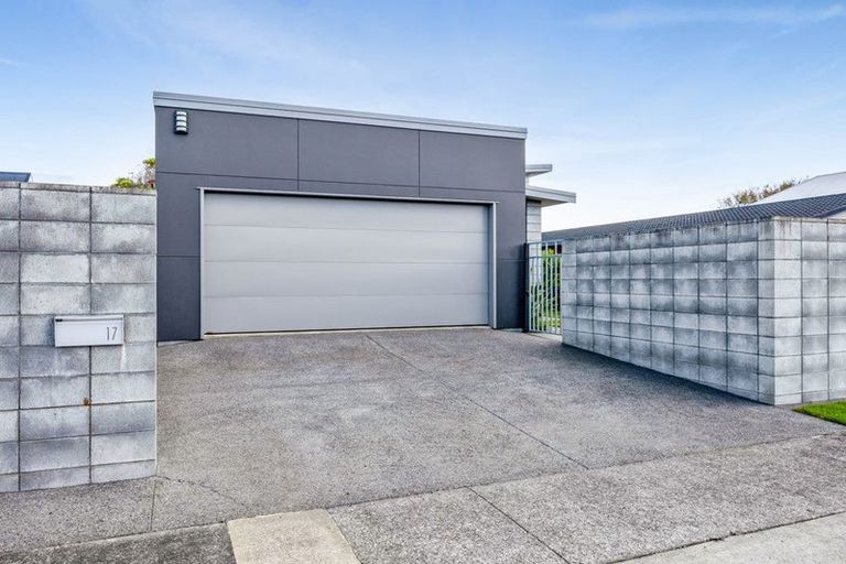 Photo of property in 17 Victoria Street, Hawera, 4610
