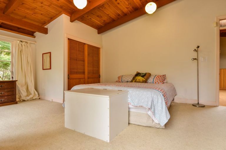 Photo of property in 5 Staley Road, Parau, Auckland, 0604