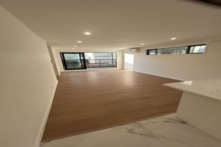 Photo of property in 344a East Coast Road, Sunnynook, Auckland, 0632