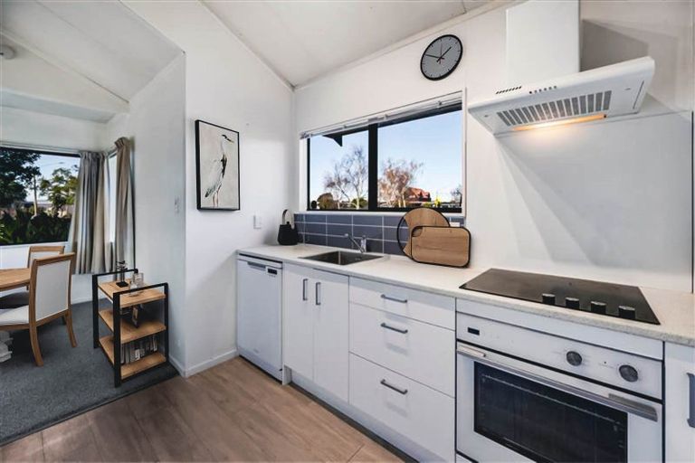 Photo of property in 42 Whiting Crescent, Greenmeadows, Napier, 4112