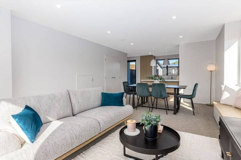 Photo of property in 2 Tiratu Rise, Whitby, 5024