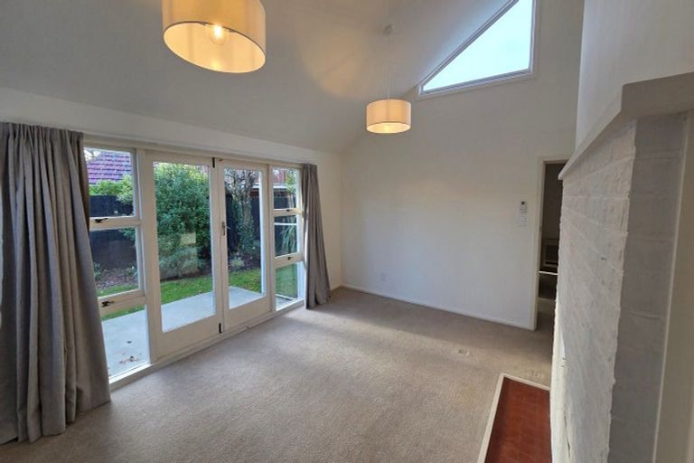 Photo of property in 1/18 Maidstone Road, Ilam, Christchurch, 8041