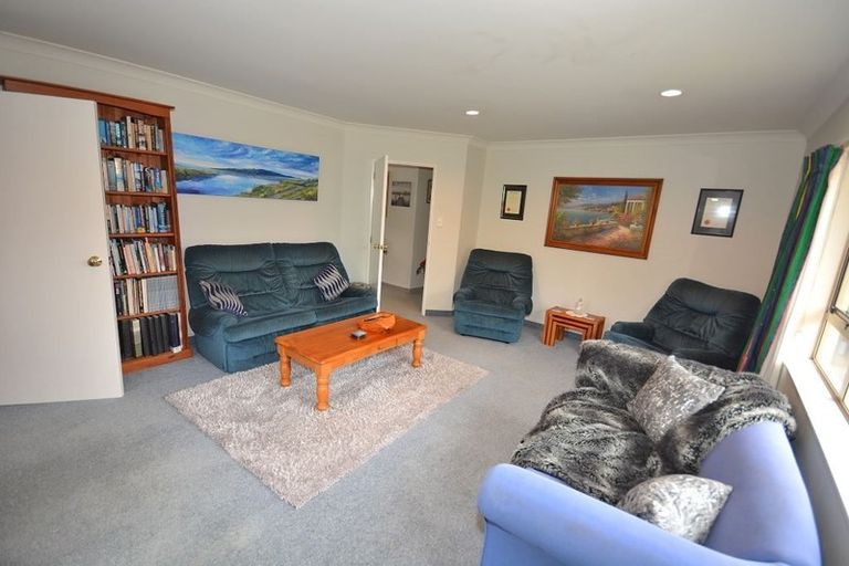 Photo of property in 60 Queens Road, Waikanae Beach, Waikanae, 5036