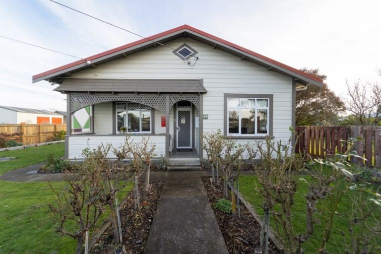 Photo of property in 46 Cologne Street, Martinborough, 5711