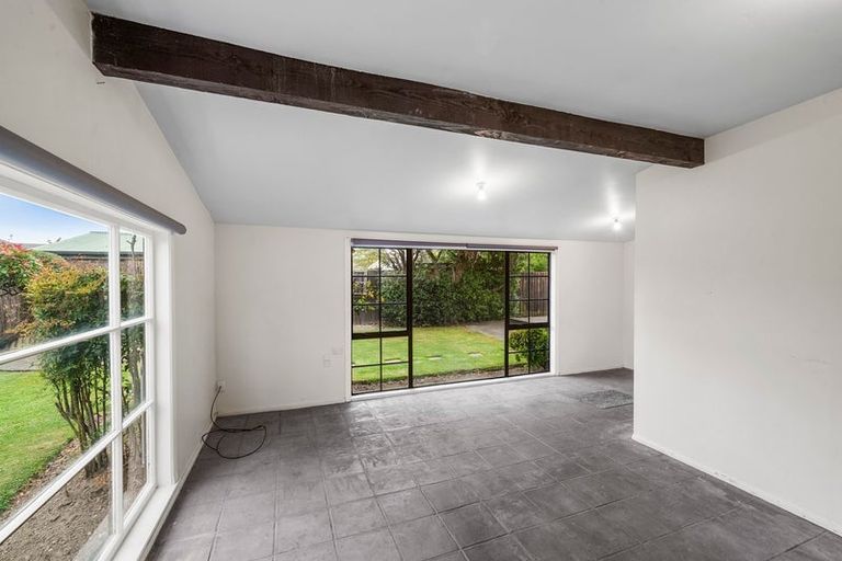 Photo of property in 77 Farquhars Road, Redwood, Christchurch, 8051