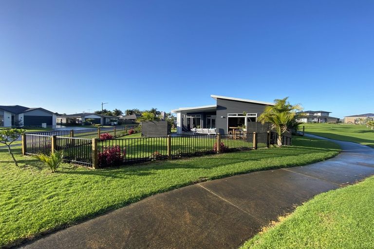 Photo of property in 10 Hoihere Drive, One Tree Point, 0118