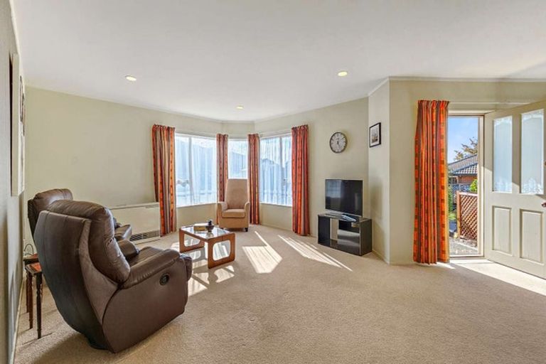 Photo of property in 74 Tawavale Street, Pukehangi, Rotorua, 3015