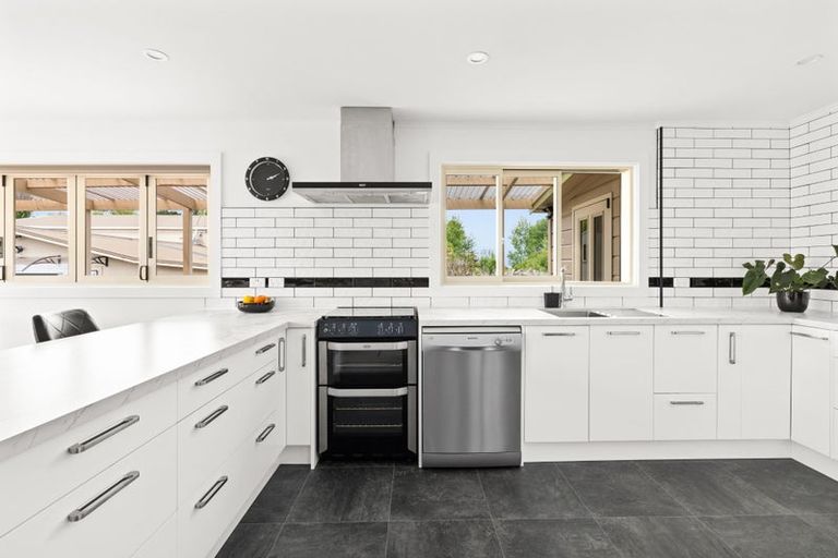 Photo of property in 2195 Waimarama Road, Waimarama, Havelock North, 4294