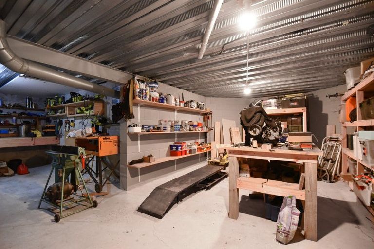 Photo of property in 4 Tupara Crescent, Kawaha Point, Rotorua, 3010