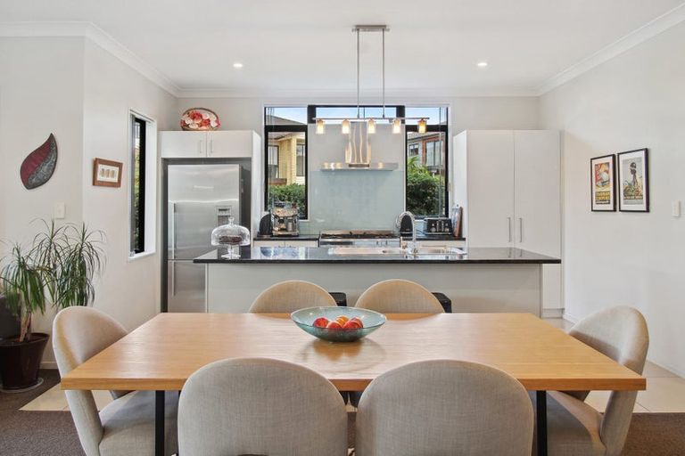 Photo of property in 22 Midhurst Avenue, Henderson, Auckland, 0612