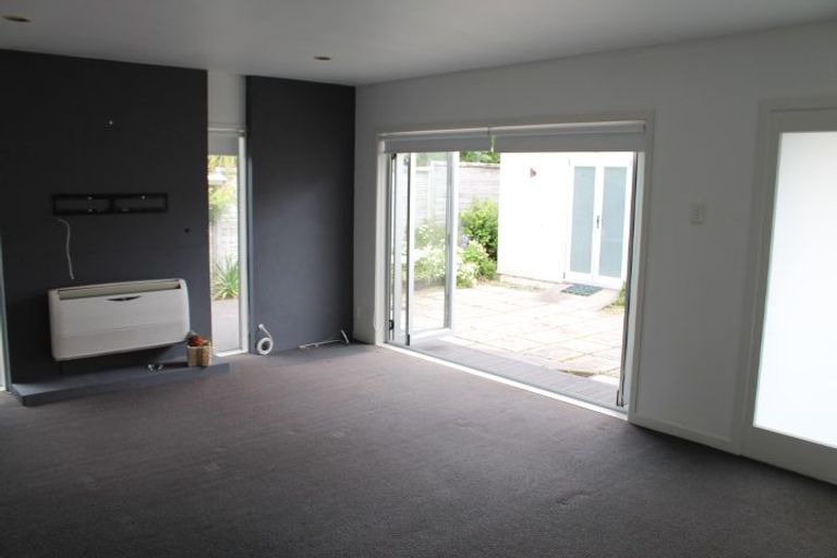 Photo of property in 92 Shakespeare Road, Milford, Auckland, 0620
