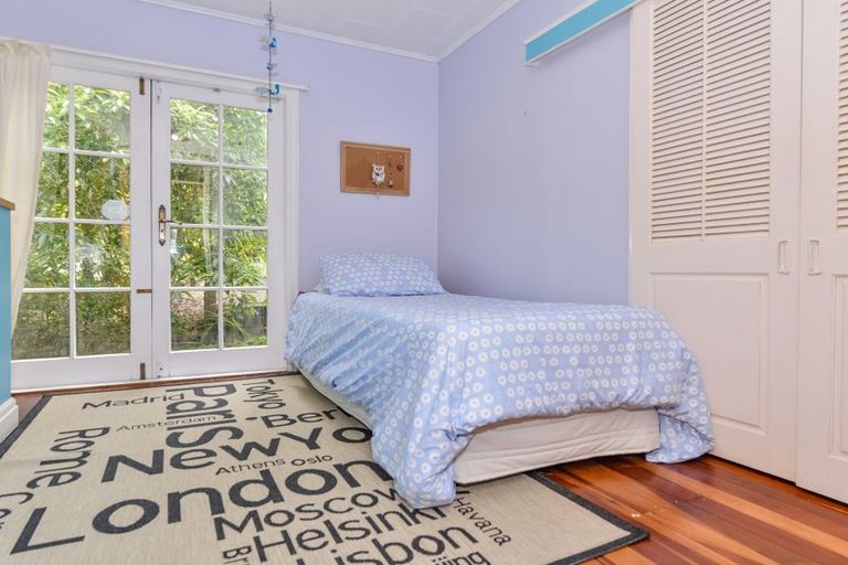 Photo of property in 5 Staley Road, Parau, Auckland, 0604