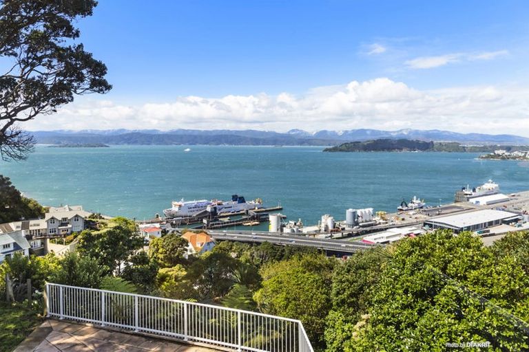 Photo of property in 32 Upper Watt Street, Wadestown, Wellington, 6012