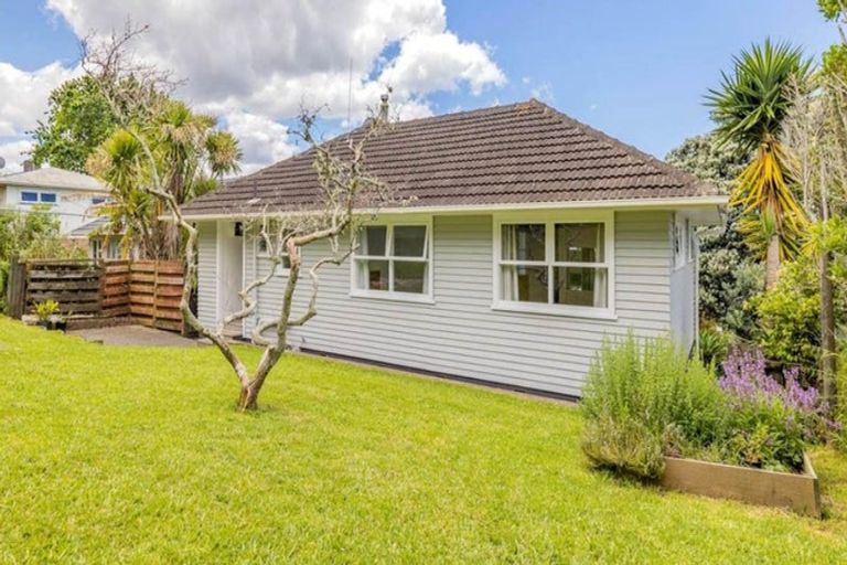 Photo of property in 37 Rosalind Road, Glenfield, Auckland, 0629