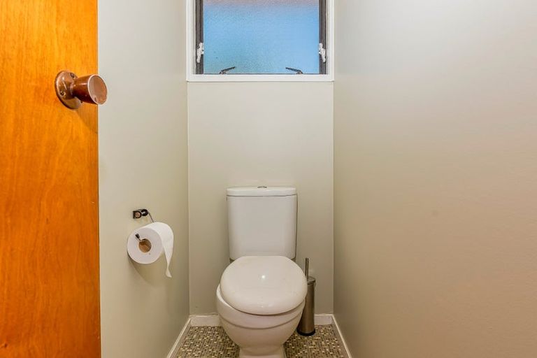 Photo of property in 6 Holmes Drive South, West Harbour, Auckland, 0618