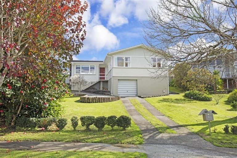 Photo of property in 63 Beechdale Crescent, Pakuranga Heights, Auckland, 2010