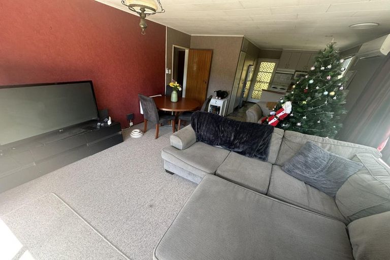 Photo of property in 1/1a Sequoia Place, Maoribank, Upper Hutt, 5018