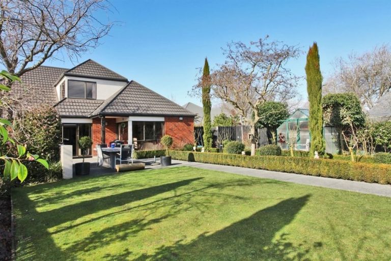 Photo of property in 35 Witbrock Crescent, Burnside, Christchurch, 8053