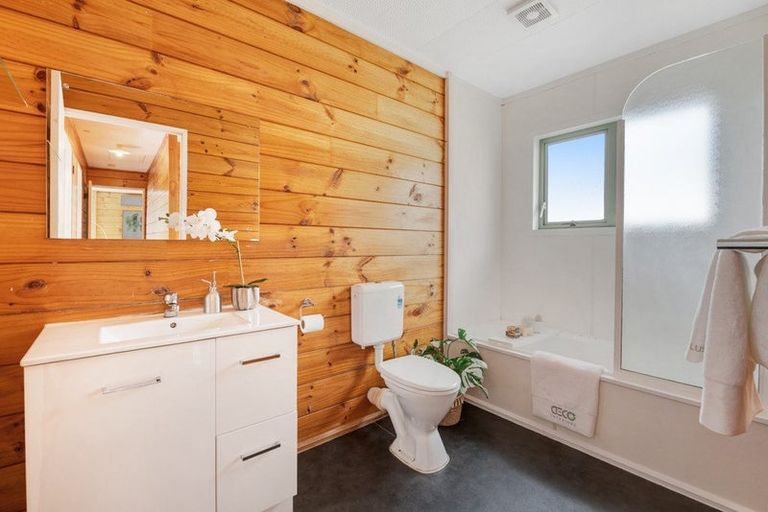 Photo of property in 1/3 Jumento Place, Unsworth Heights, Auckland, 0632