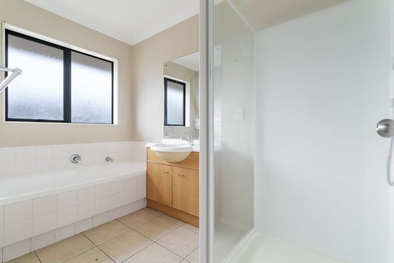 Photo of property in 52 Saralee Drive, Manurewa, Auckland, 2105