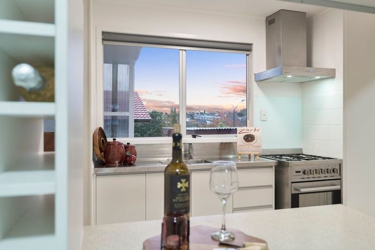 Photo of property in 92 Gallony Avenue, Massey, Auckland, 0614