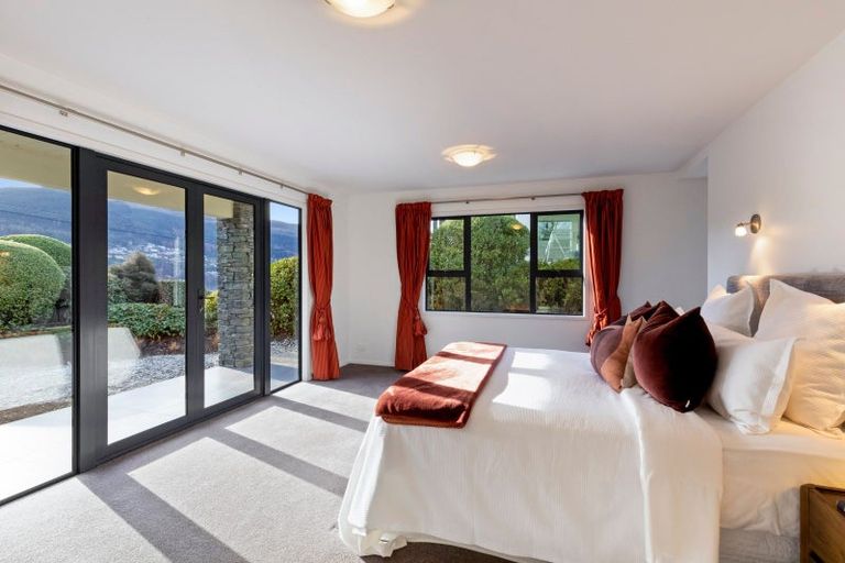 Photo of property in 660 Peninsula Road, Kelvin Heights, Queenstown, 9300