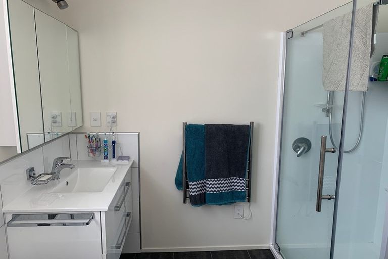 Photo of property in 25 Nassau Avenue, Grenada North, Wellington, 5028