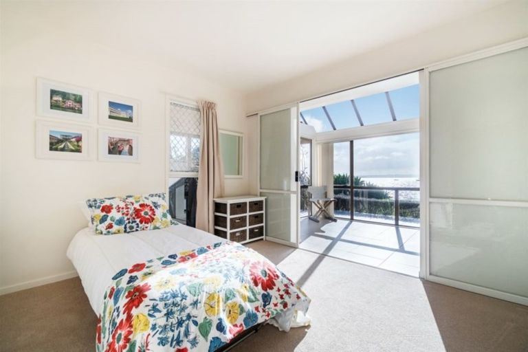 Photo of property in 98 Tindalls Bay Road, Tindalls Beach, Whangaparaoa, 0930