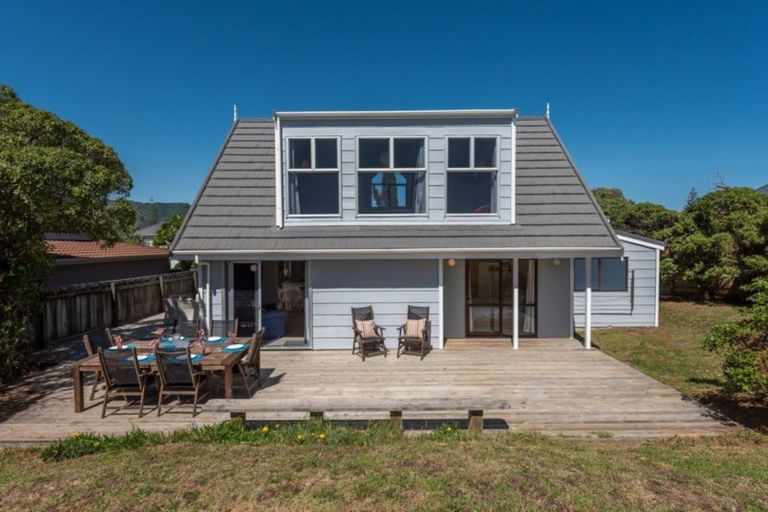 Photo of property in 91 Field Way, Waikanae Beach, Waikanae, 5036