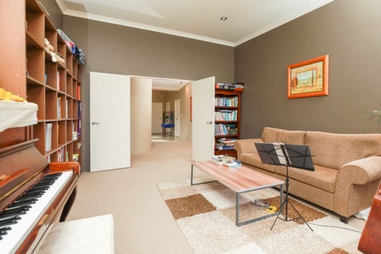 Photo of property in 13 Gibbston Close, Huntington, Hamilton, 3210