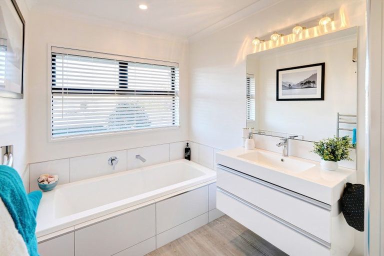 Photo of property in 6 Claremont Crescent, Amberley, 7410