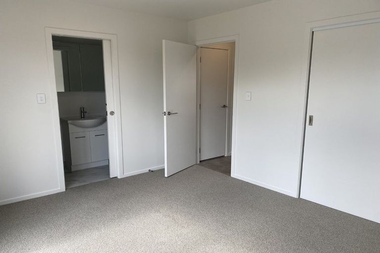 Photo of property in 4/43 Yeovil Road, Te Atatu Peninsula, Auckland, 0610