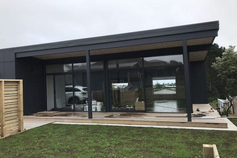 Photo of property in 106 Pioneer Road, Moturoa, New Plymouth, 4310