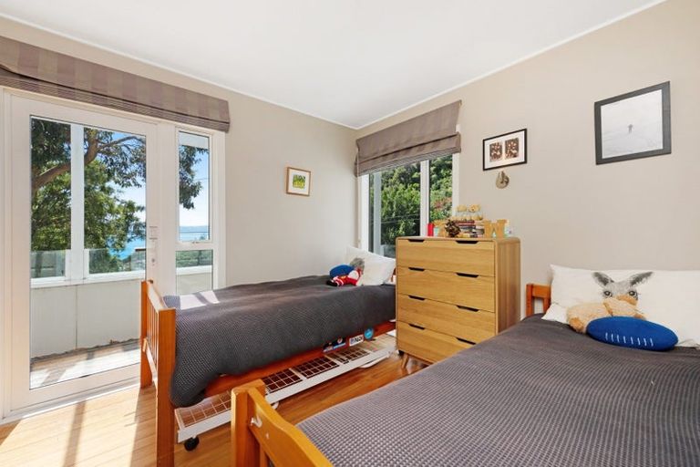 Photo of property in 47 Rona Street, Eastbourne, Lower Hutt, 5013