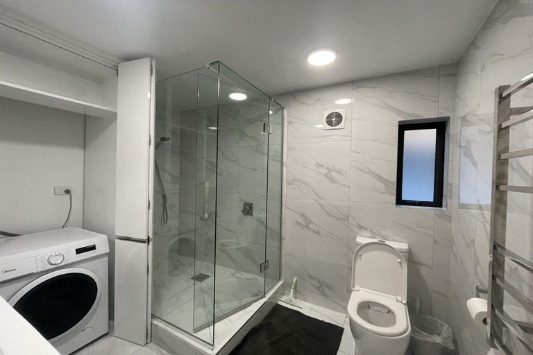 Photo of property in 24a Lyons Avenue, Murrays Bay, Auckland, 0630