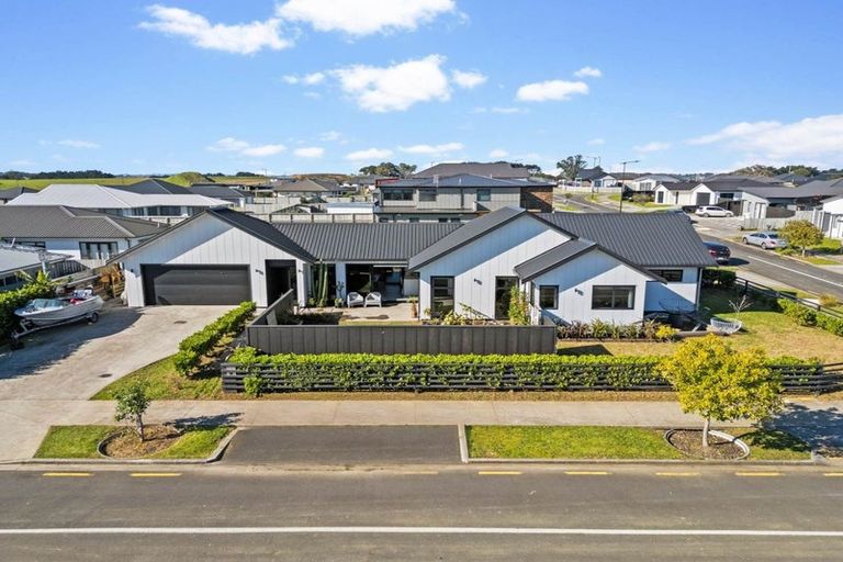 Photo of property in 13 Wheriko Avenue, Glenbrook, Waiuku, 2681