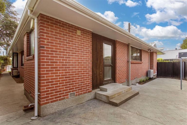 Photo of property in 1/12 Gleneagles Terrace, Ilam, Christchurch, 8053