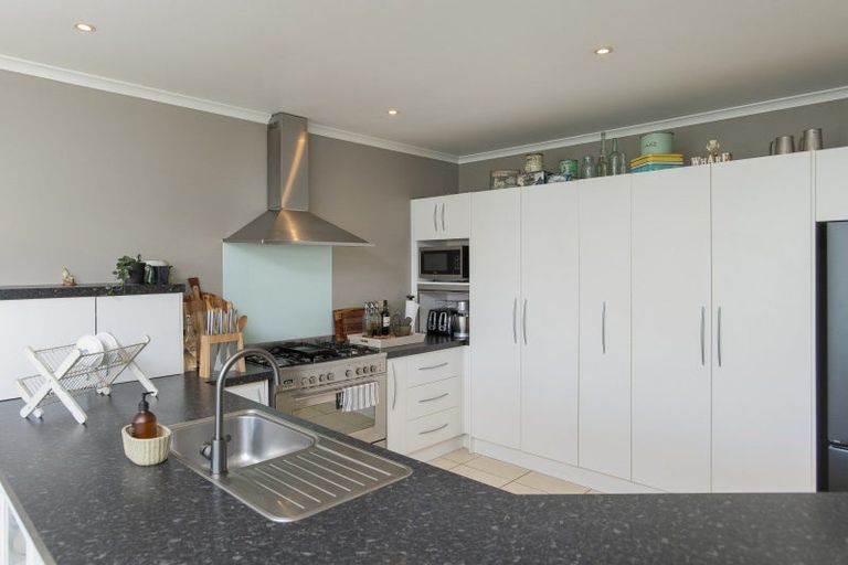 Photo of property in 13 Parkview Place, Riverdale, Gisborne, 4010