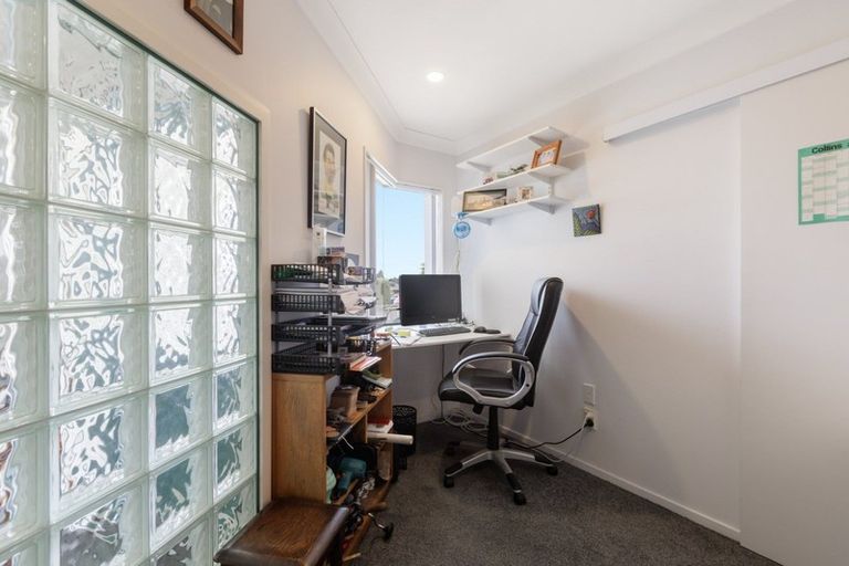 Photo of property in 4 Burnt Oak Drive, Pyes Pa, Tauranga, 3112