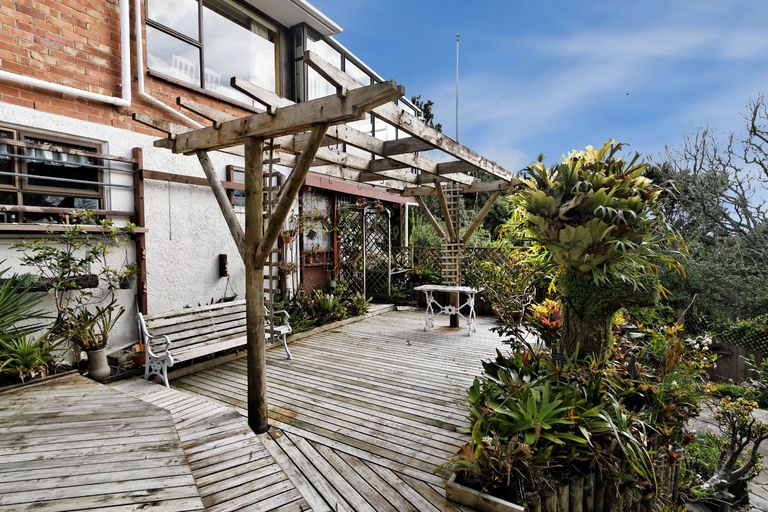 Photo of property in 4a Roland Hill, Glen Eden, Auckland, 0602