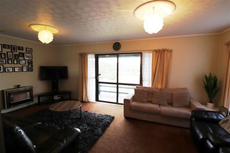 Photo of property in 114 Norana Road, Timberlea, Upper Hutt, 5018